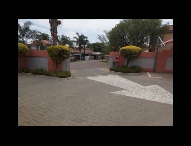 3 BEDROOM TOWNHOUSE FOR SALE IN GLEN MARAIS